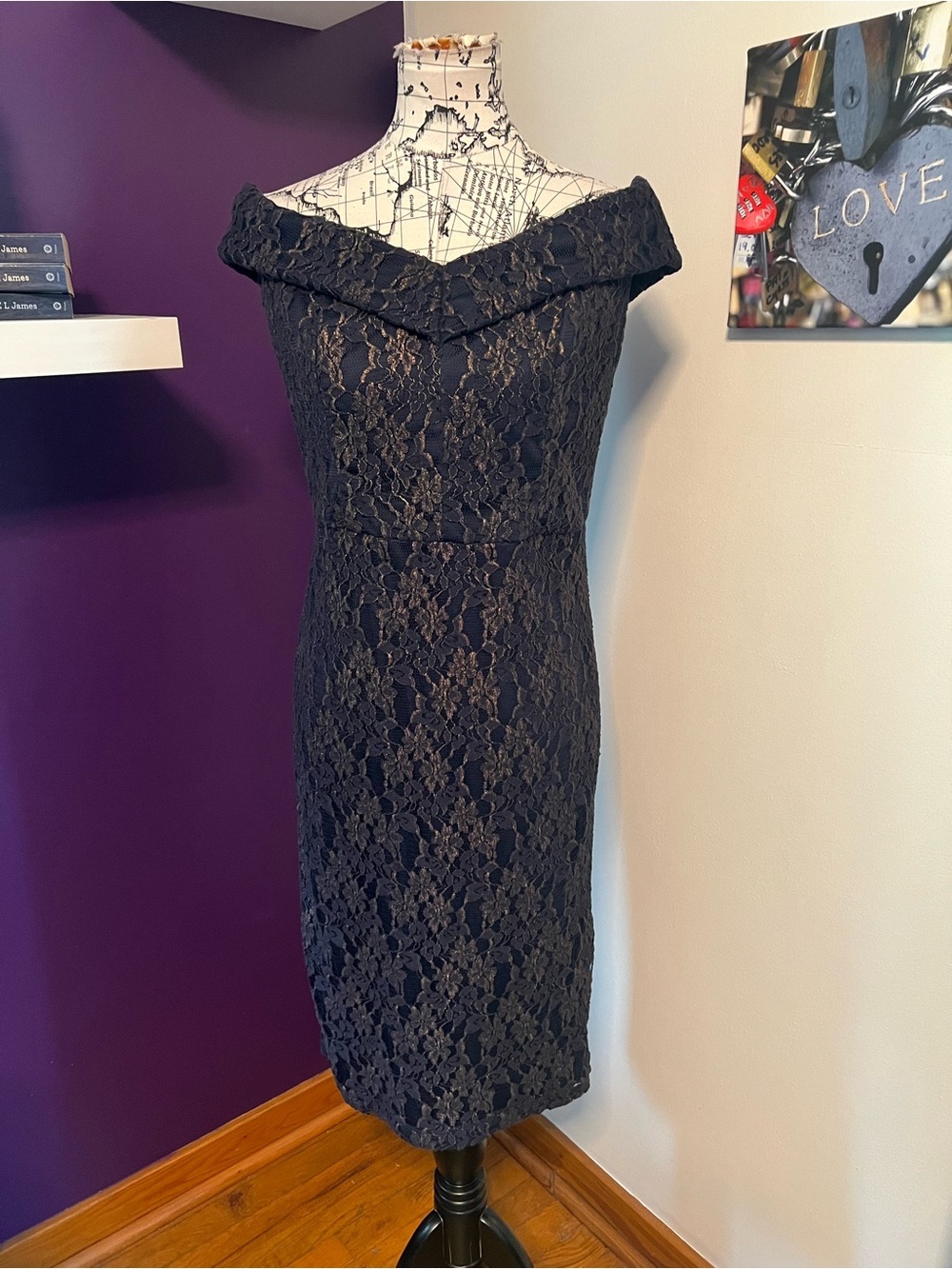 ECI Elegant One-Shoulder Black Lace Sheath Dress